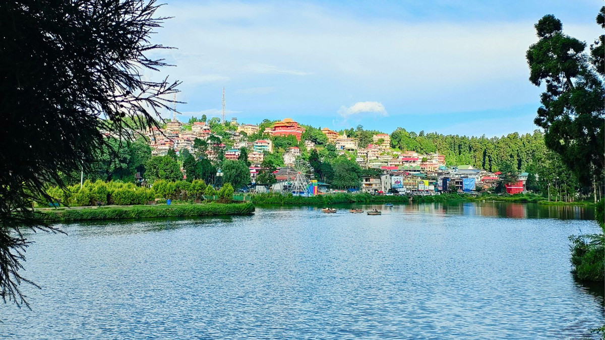 Scenic walkway with cloud-covered valley views along Coaker's Walk in Kodaikanal, Tamil Nadu